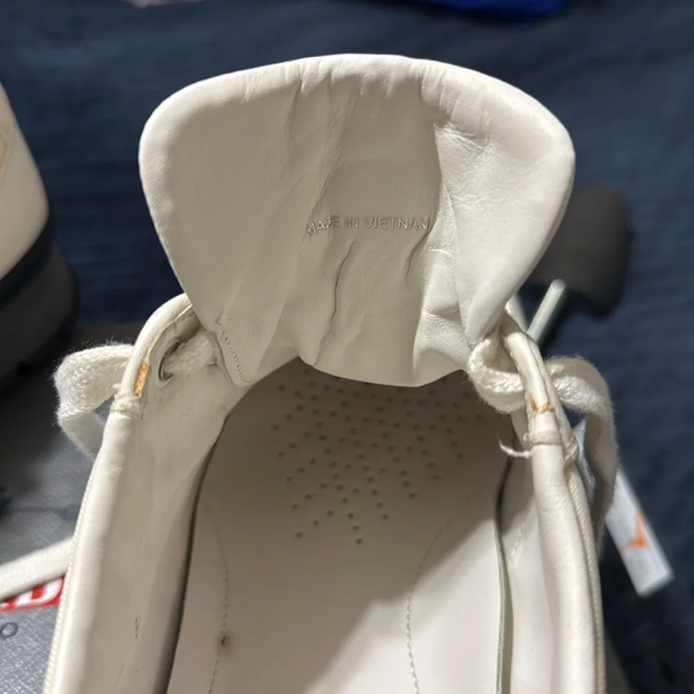 PRADA - Picture 8 of 11